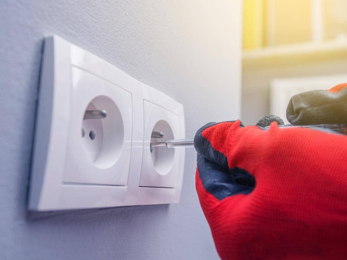 Can You Put an Outlet in the Ceiling? (Read This First!) OneHappyLemon