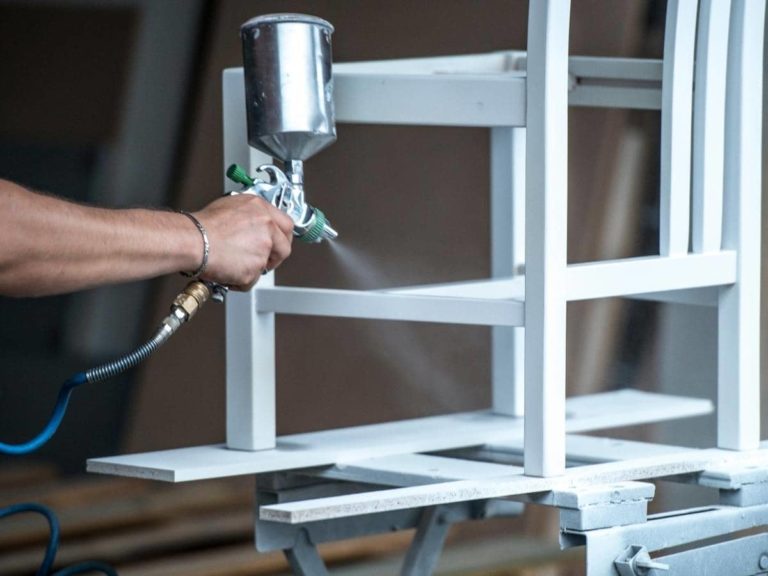 Can You Put Lacquer Over Oil Based Stain? (Explained)