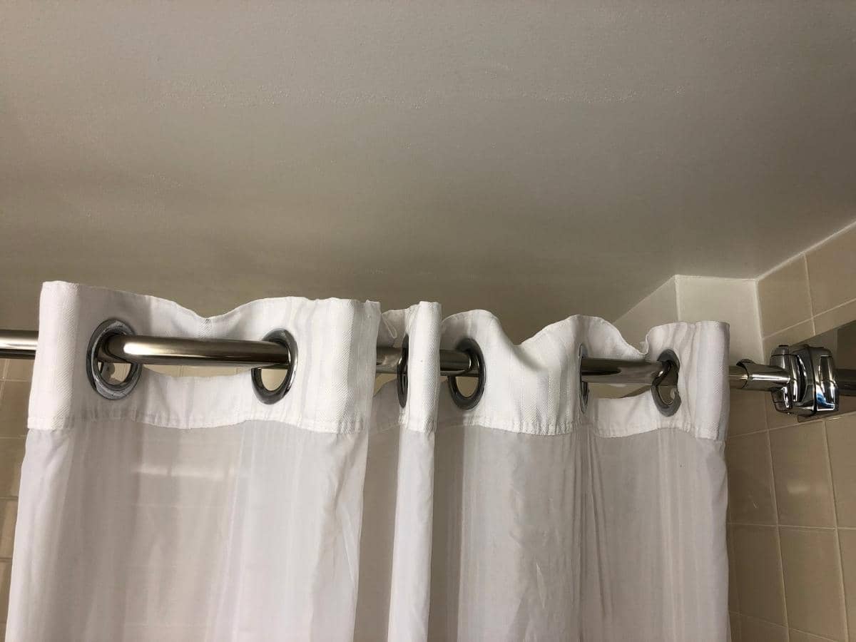 Do Shower Curtains Need Liners? (All You Need to Know) - OneHappyLemon