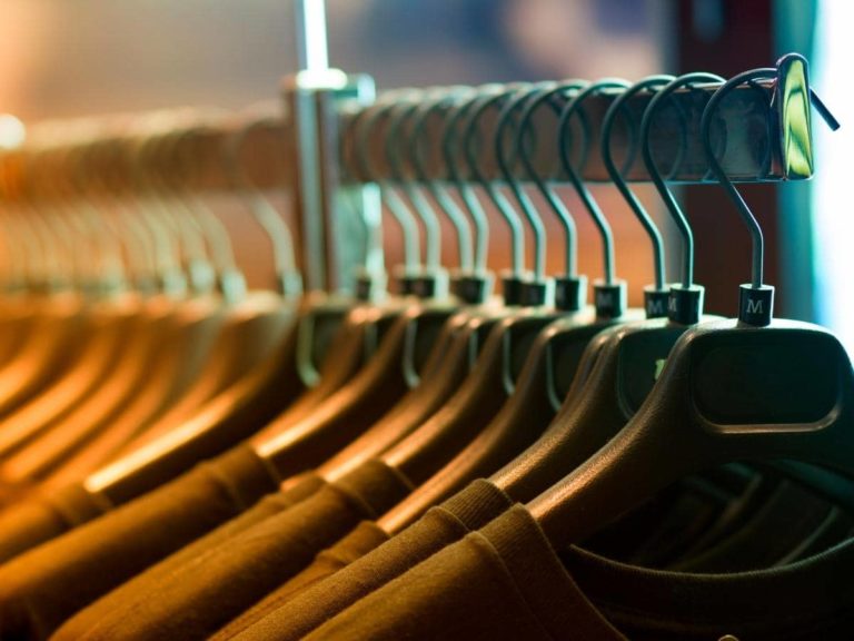 How High Should a Coat Rack Be? (All You Need to Know)