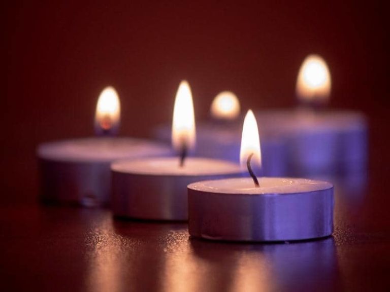 How Long Do Tea Lights Last? (Read This First!)