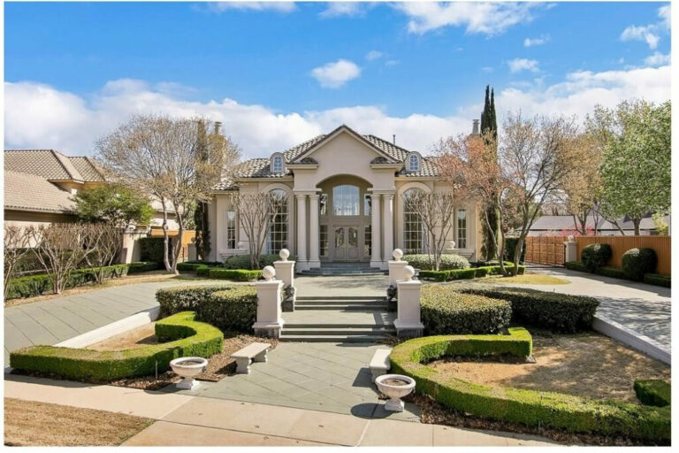 4-Bedroom 2-Story Luxury Home with Central Courtyard (Floor Plan)