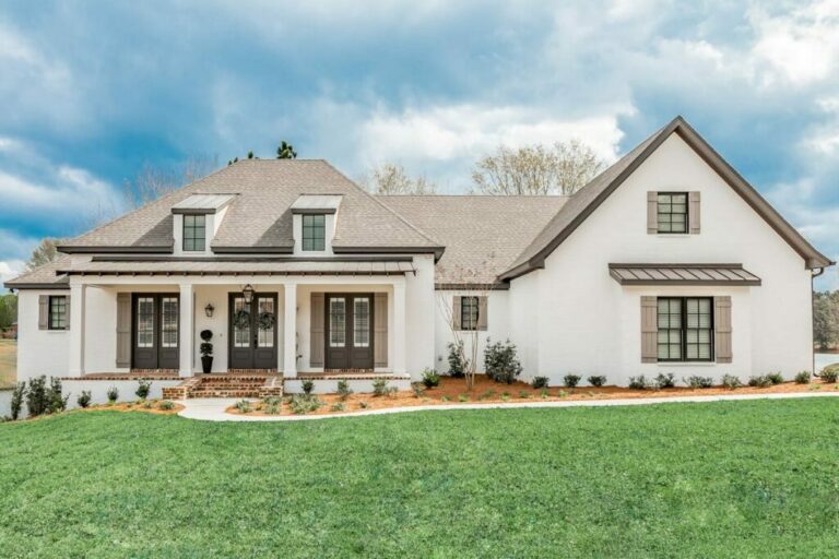 Double-Story 4-Bedroom Southern Home With Optional Bonus Room (Floor Plan)