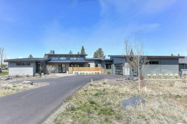 3-Bedroom Single-Story Contemporary Split-Bed House with Views From Rear Windows (Floor Plan)