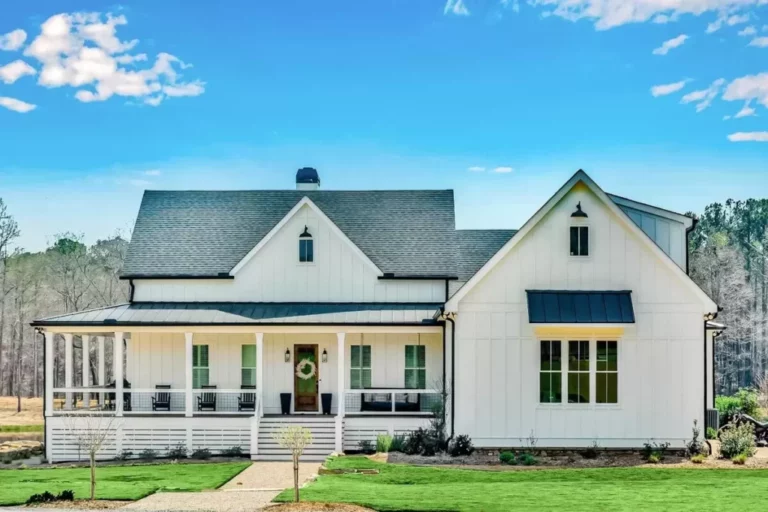 2-Story 3-Bedroom Modern Farmhouse with Vaulted Open Concept Layout (Floor Plan)