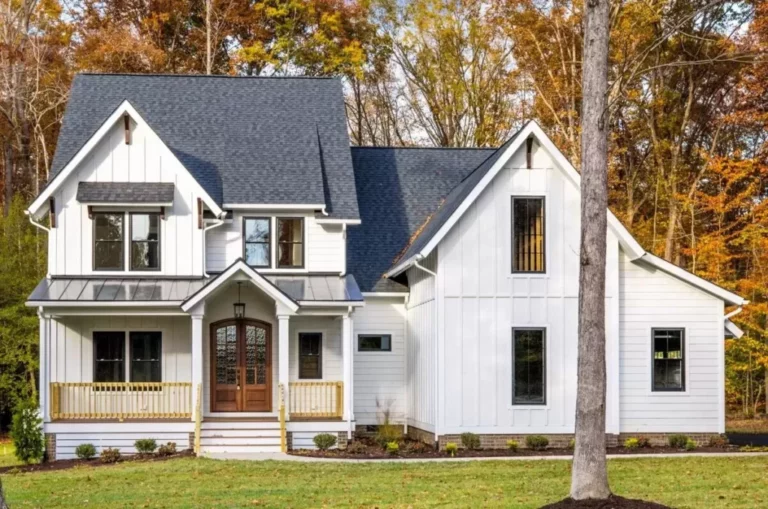 6-Bedroom Dual-Story Modern Country Farmhouse with Main Floor Master Suite and a Kids’ Loft (Floor Plan)