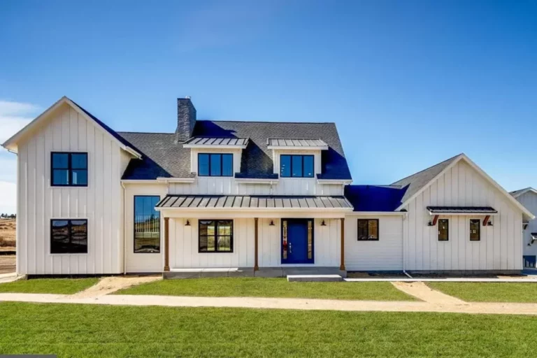 5-Bedroom Dual-Story Modern Farmhouse with Vaulted Living Spaces (Floor Plan)