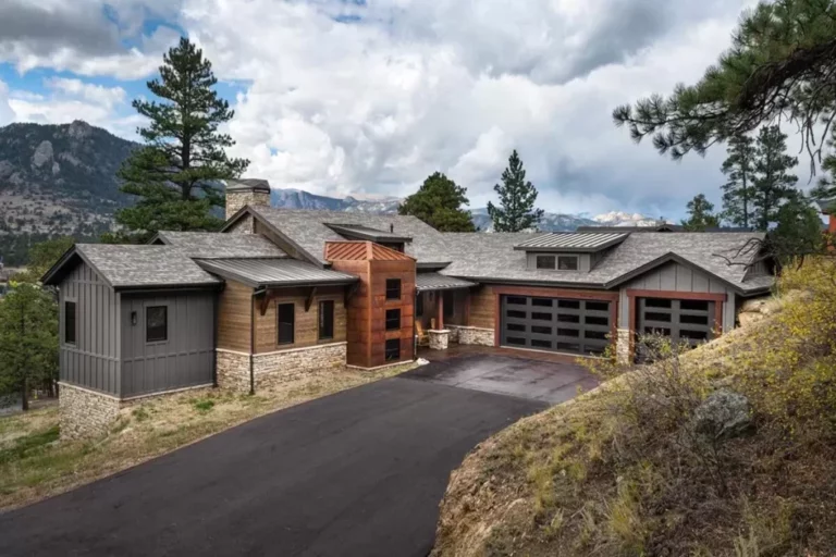 5-Bedroom 1-Story Contemporary Mountain Ranch House with 10′ Ceilings (Floor Plan)
