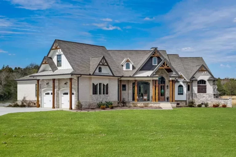 1-Story 7-Bedroom Rustic Craftsman Home with Vaulted Lodge Room (Floor Plan)