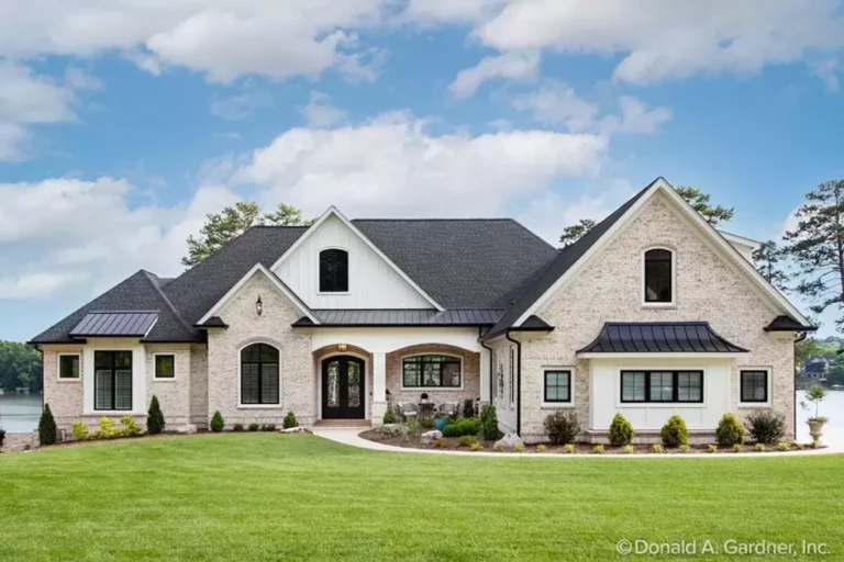 4-Bedroom Single-Story European Ranch House with Sloped Lot (Floor Plan)