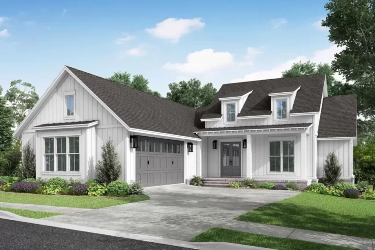 1-Story 3-Bedroom Modern Farmhouse with Courtyard Garage (Floor Plan)