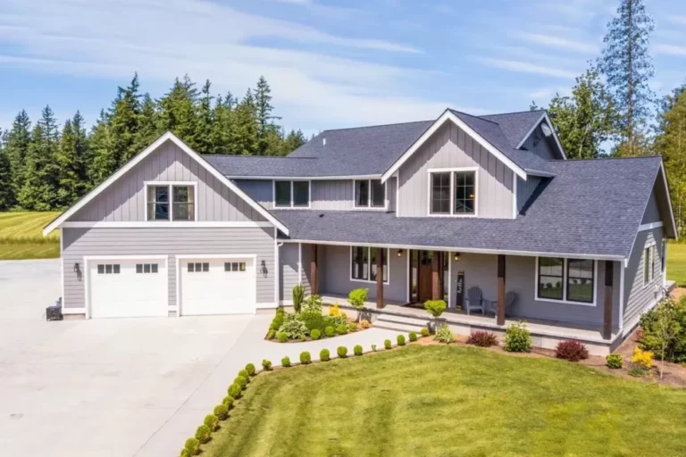 2-Story 4-Bedroom Country House with Open-Concept Living (Floor Plan)