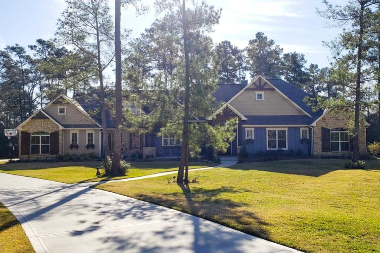4-Bedroom 1-Story Modern Farmhouse With Expansive Rear Porch (Floor Plan)