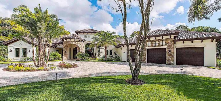 4-Bedroom 1-Story Luxury Farmhouse With 3-Car Courtyard Entry Garage (Floor Plan)